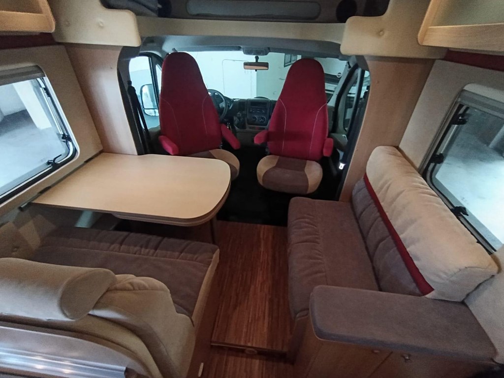 Foto 4 BURSTNER QUADRO 48.000KMS PROXIMA ENTRADA