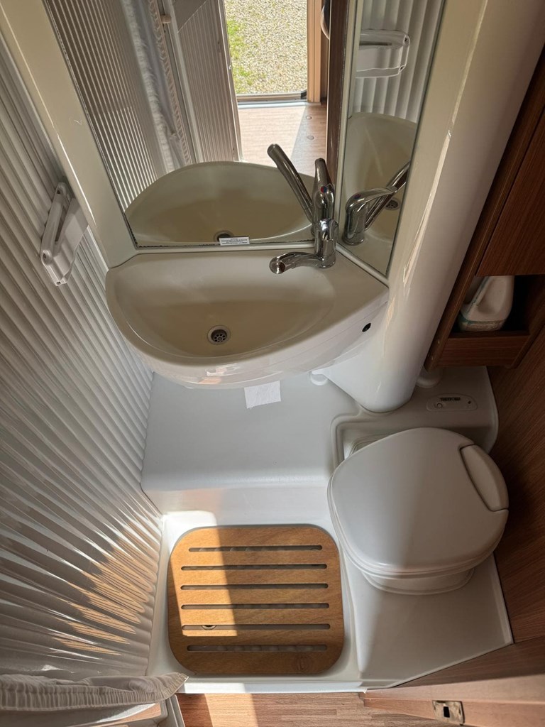 Foto 10 HYMER CARADO