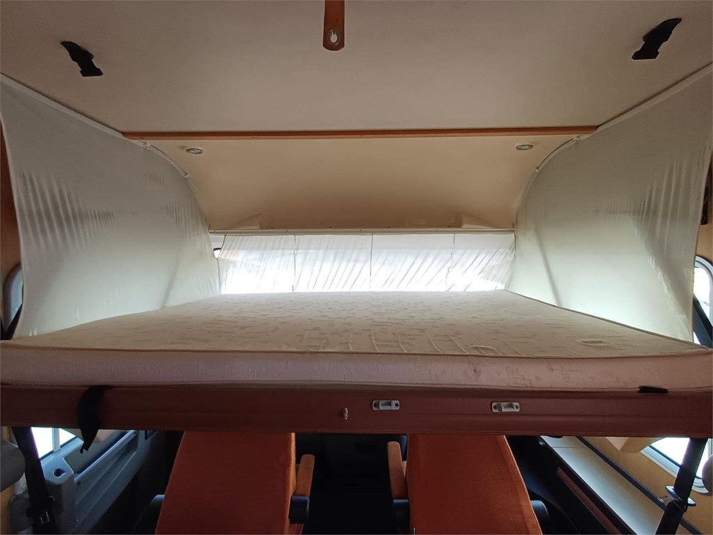 Foto 5 PILOTE 4 PLAZAS CAMA ISLA RESERVADA