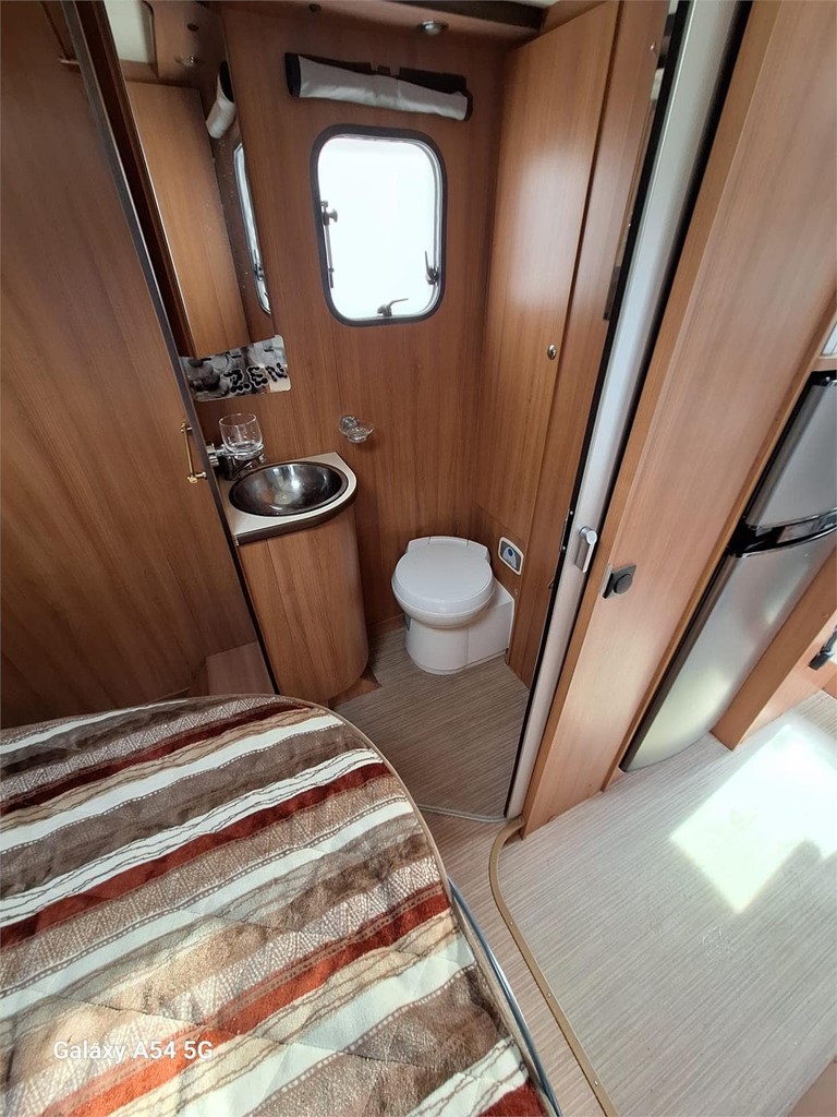 Foto 4 RAPIDO  690 CAMA ISLA 2011 RESERVADA